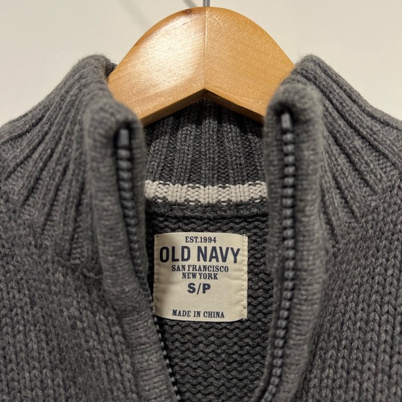 Old Navy boy’s half zip sweater - Picture 3 of 11